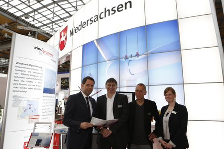 Hannover Messe 2016: Lower Saxony Economic Minister Olaf Lies, Overspeed Managing Directors Dr. Hans-Peter (Igor) Waldl and Thomas Pahlke, Project Manager Maren Köpp. (c) innos Sperlich GmbH